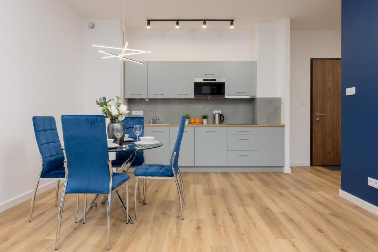 Apartment Avenue Solidarnosci On Wola By Renters