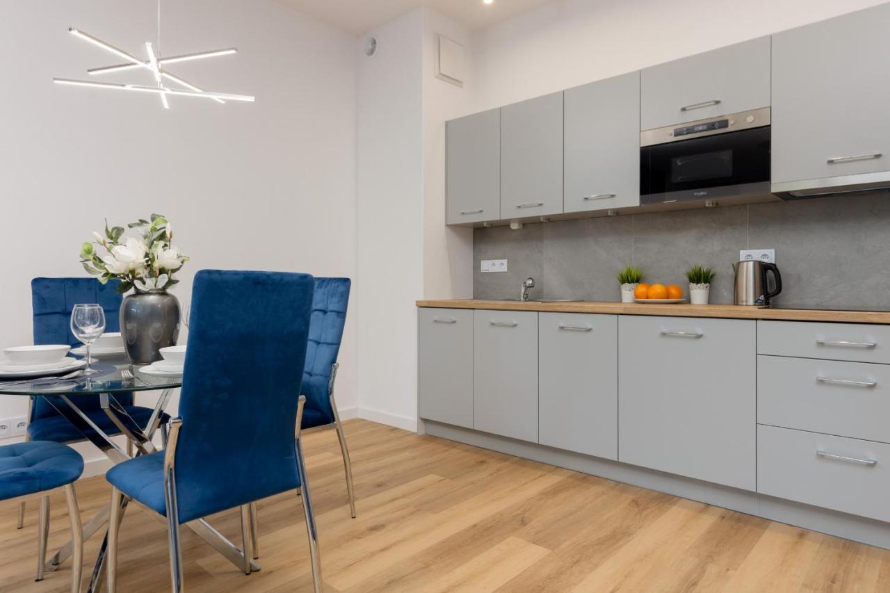 Apartment Avenue Solidarnosci On Wola By Renters